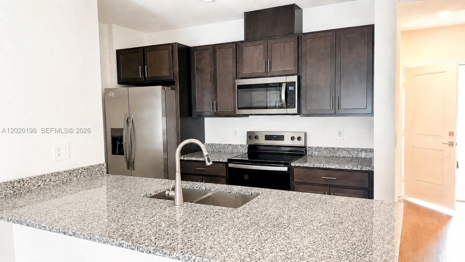 9383 Westside Hills Dr, Other City - In The State Of Florida, FL 33896 — zdjęcie 2