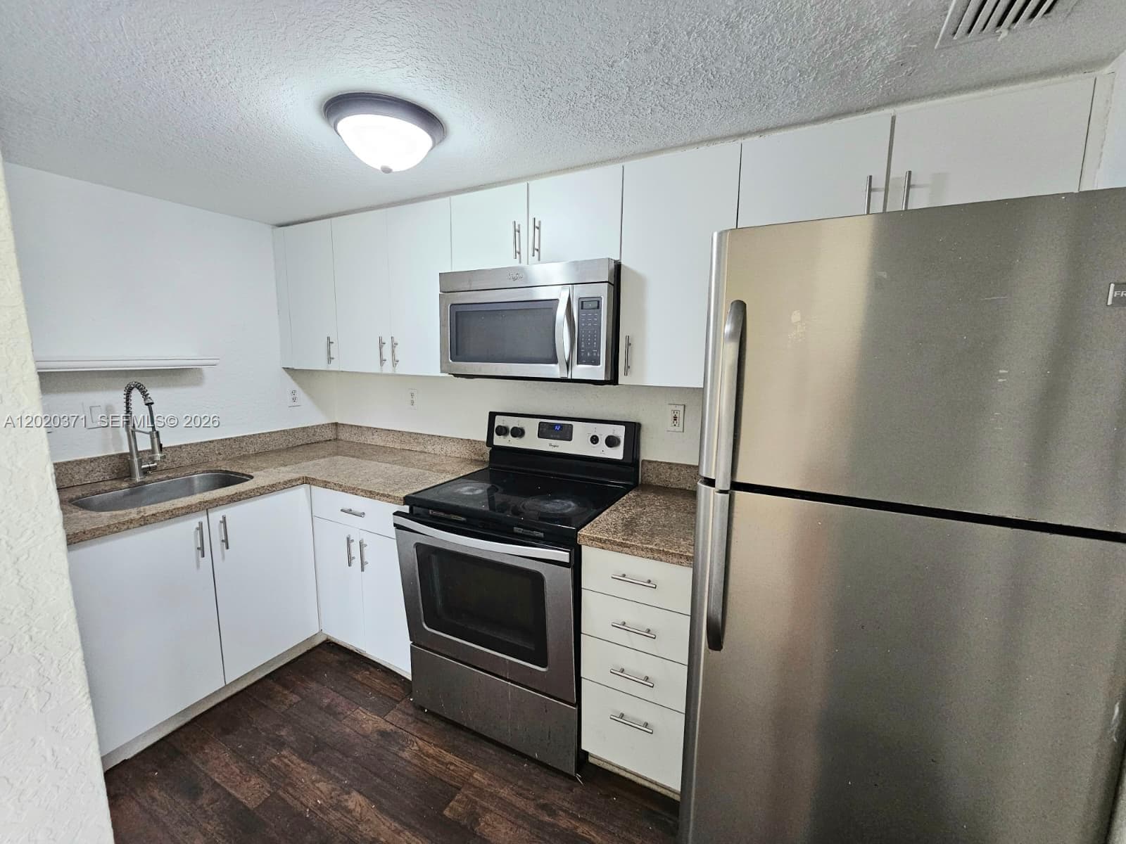 300 NW 84th Ter # 300, Miami, FL 33150 — zdjęcie 4
