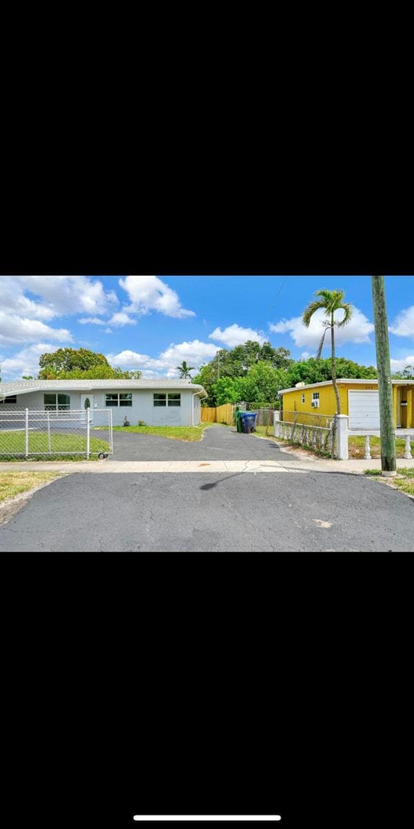1112 NW 43rd Terrace, Lauderhill, FL 33313 — zdjęcie 2