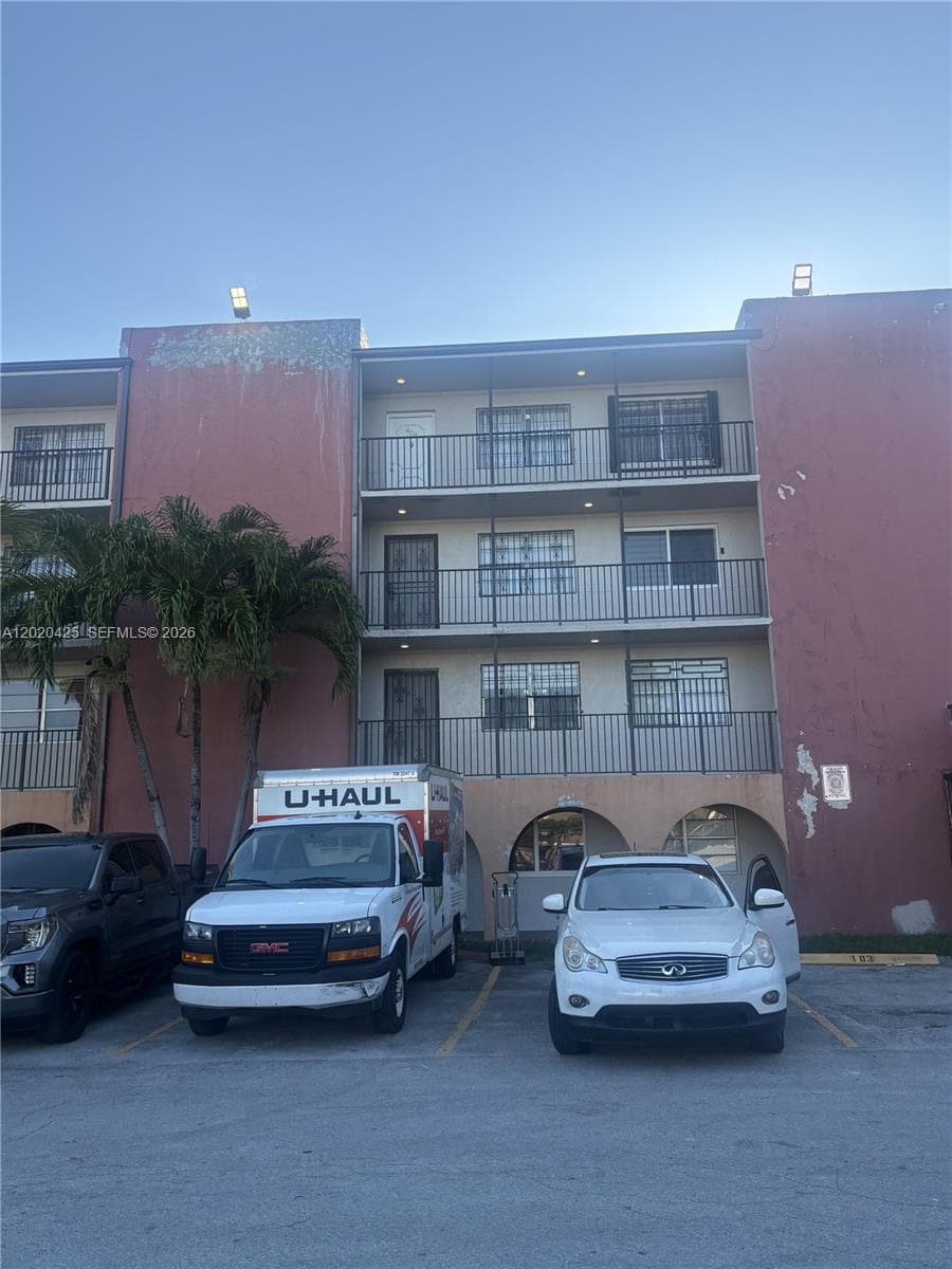 6620 W 2nd Ct # 403, Hialeah, FL 33012 — zdjęcie 2
