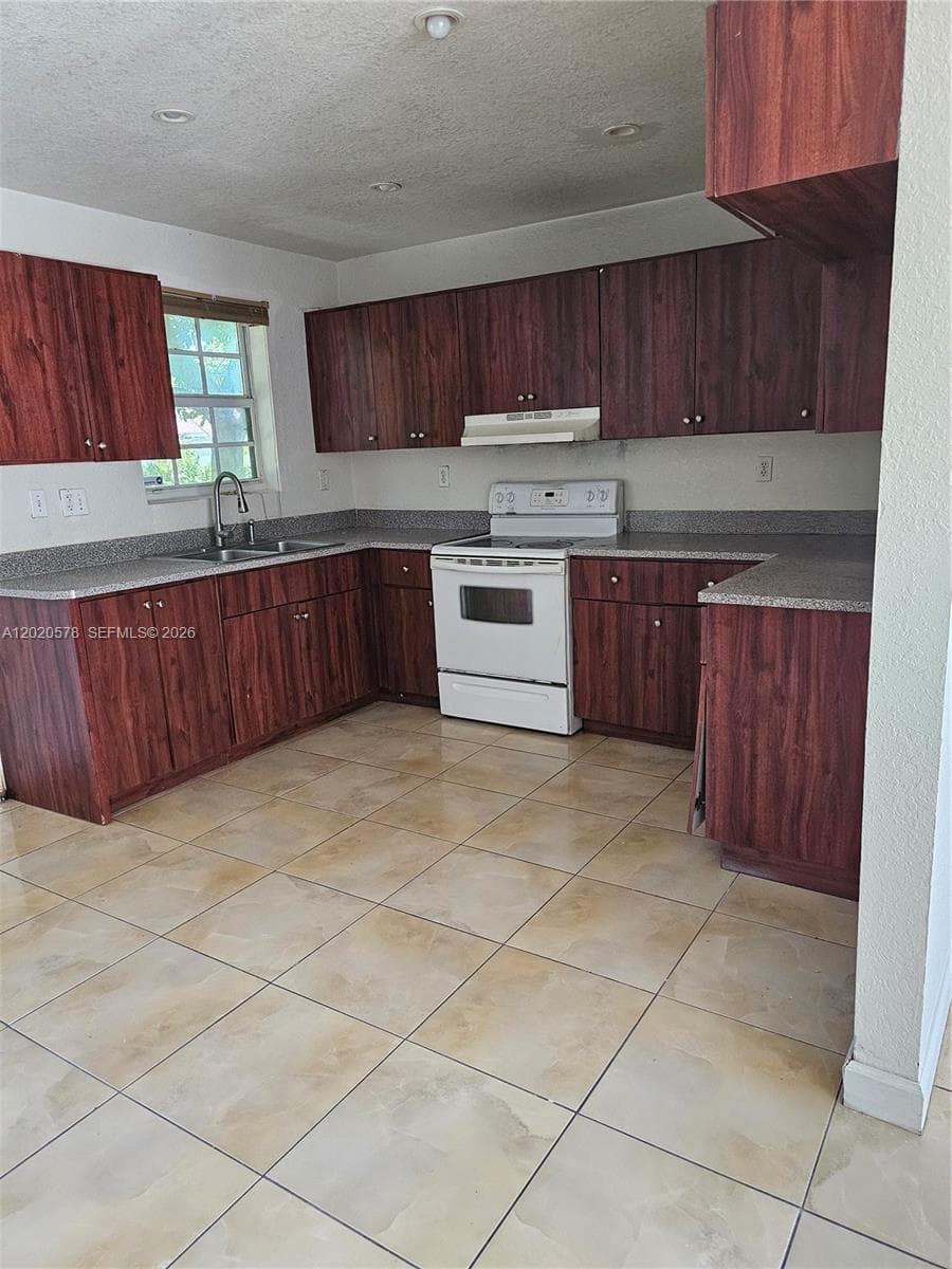 15700 NW 37th Pl, Miami Gardens, FL 33054 — zdjęcie 3