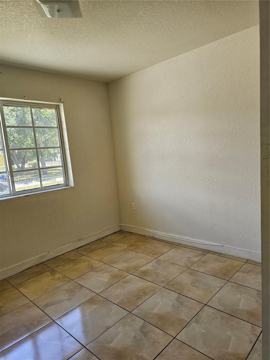 15700 NW 37th Pl, Miami Gardens, FL 33054 — zdjęcie 5