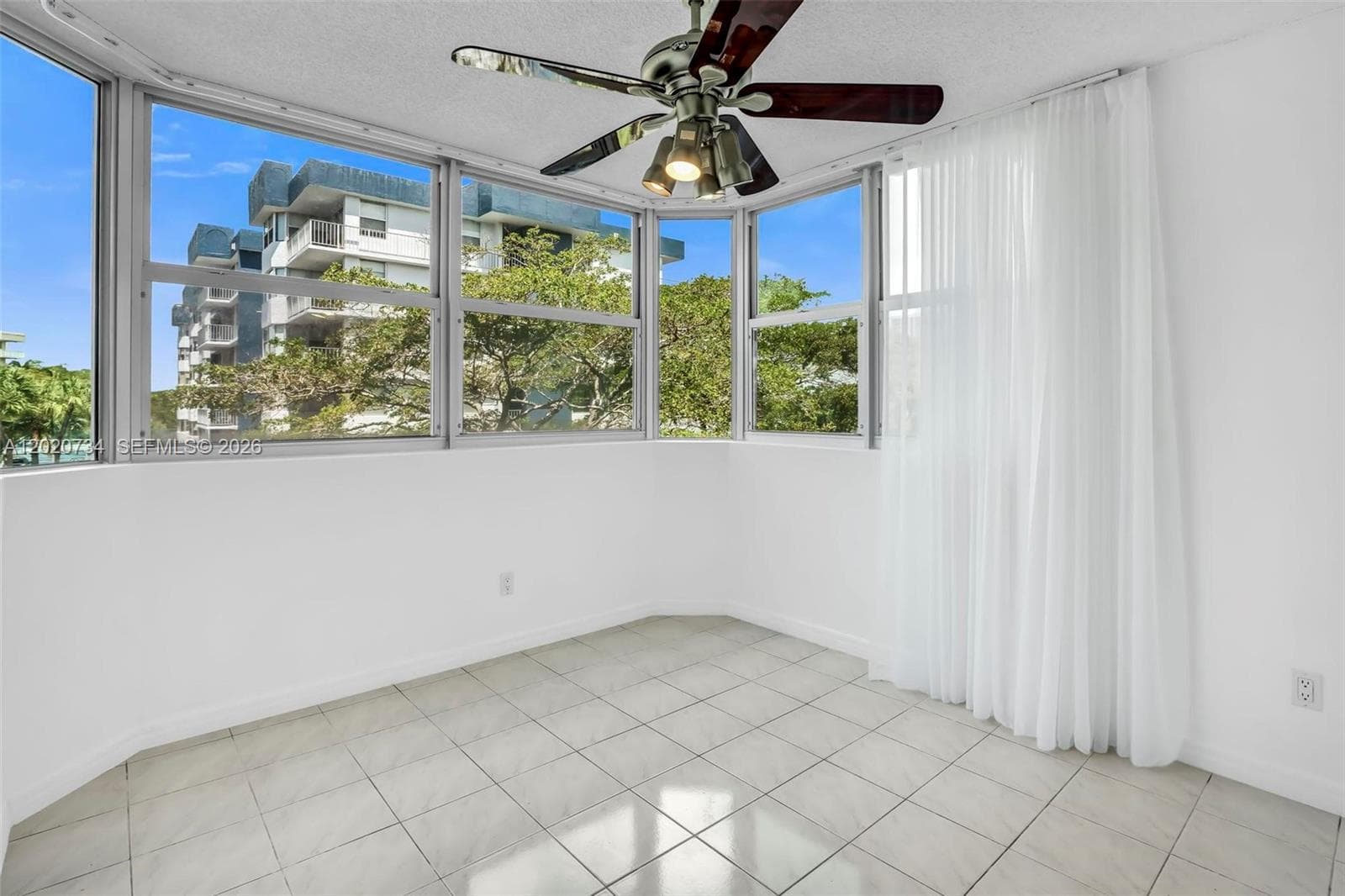 16558 NE 26th Ave # 3H, North Miami Beach, FL 33160 — zdjęcie 3