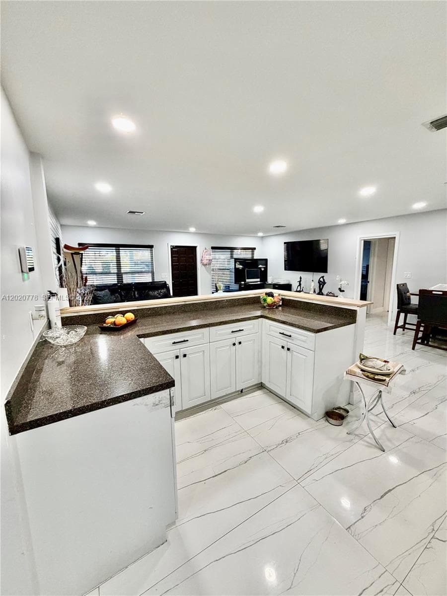 518 NW 47th Ct, Oakland Park, FL 33309 — zdjęcie 2