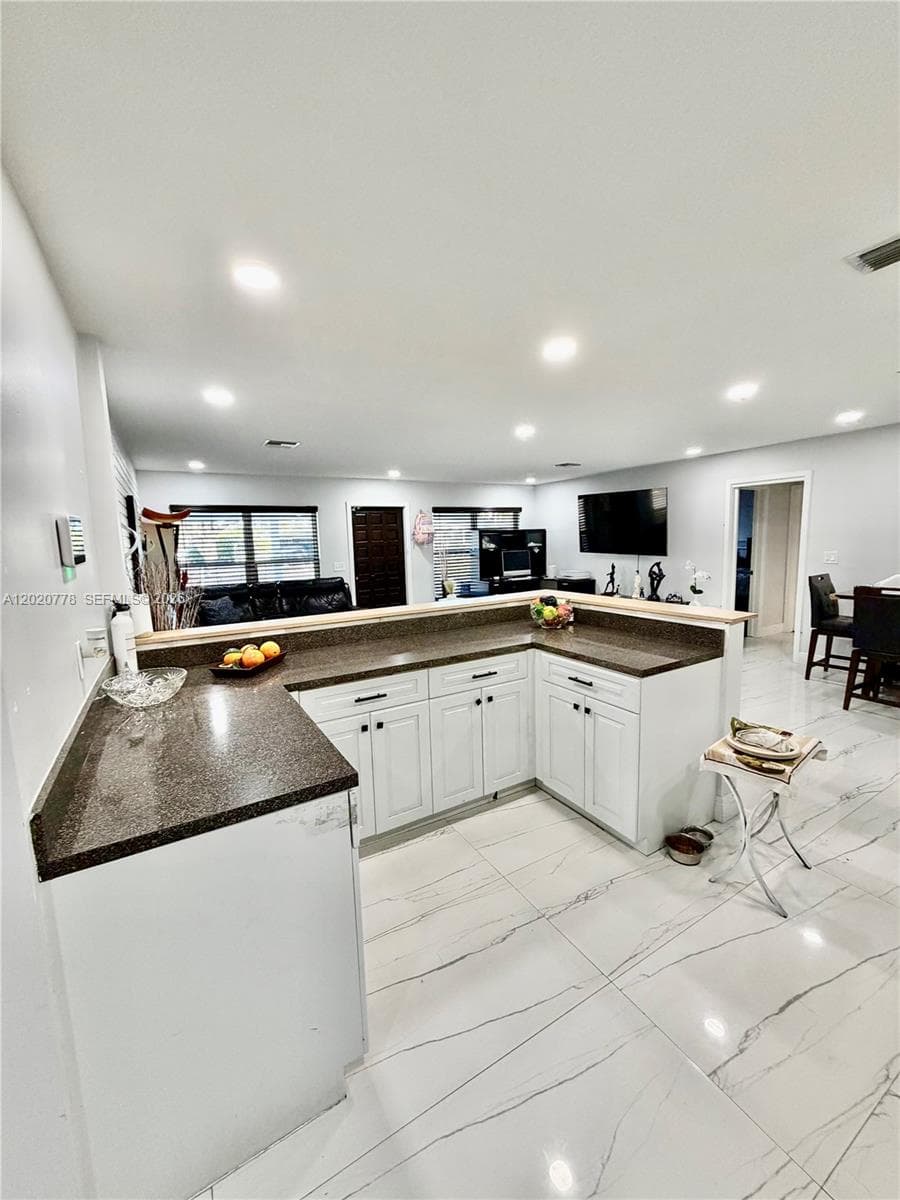 518 NW 47th Ct, Oakland Park, FL 33309 — zdjęcie 3