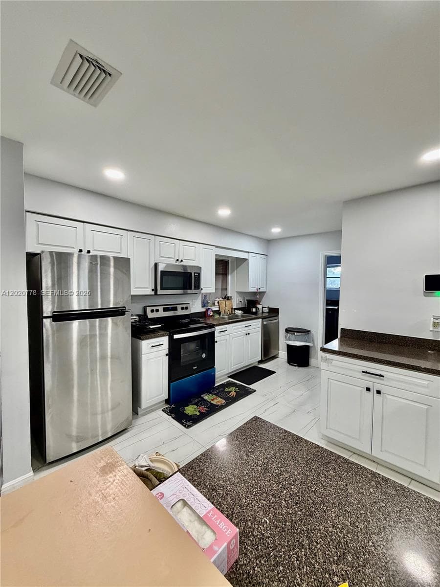 518 NW 47th Ct, Oakland Park, FL 33309 — zdjęcie 4