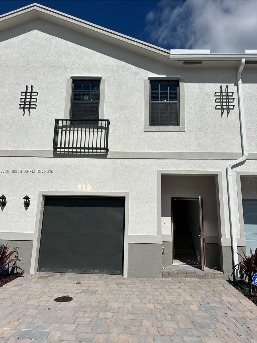 853 SW 12th St, Florida City, FL 33034