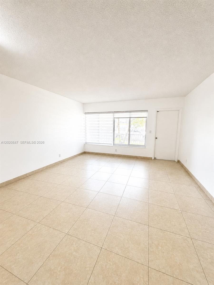 1460 NE 169th St # 108, North Miami Beach, FL 33162 — zdjęcie 5