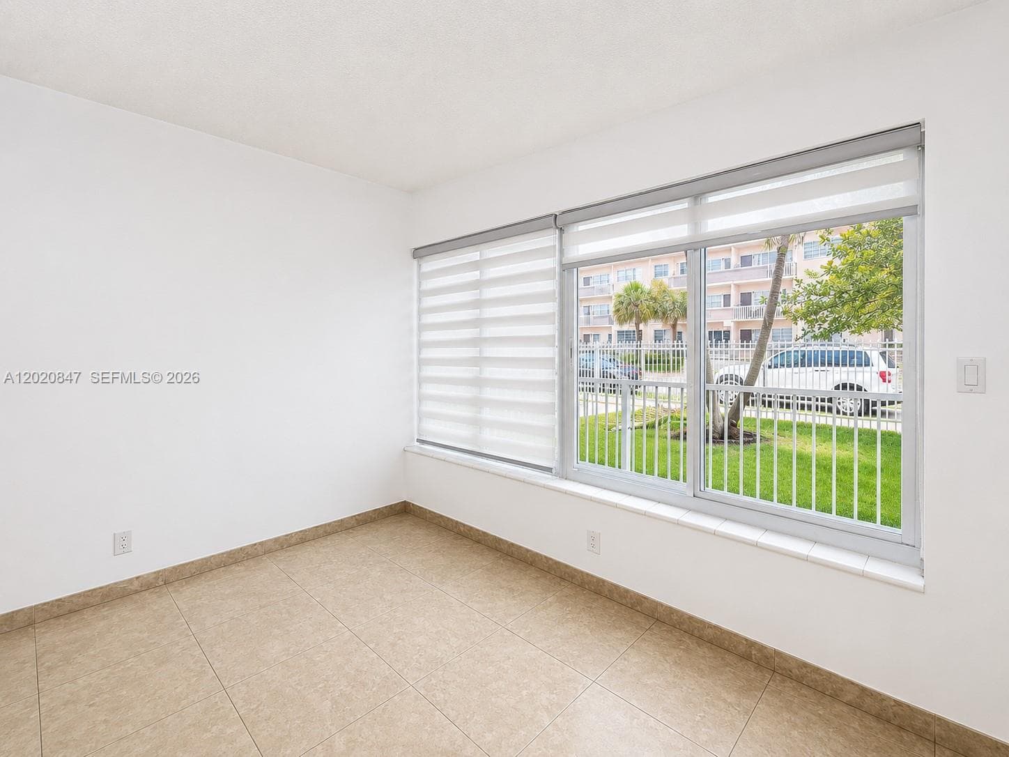 1460 NE 169th St # 108, North Miami Beach, FL 33162 — zdjęcie 4
