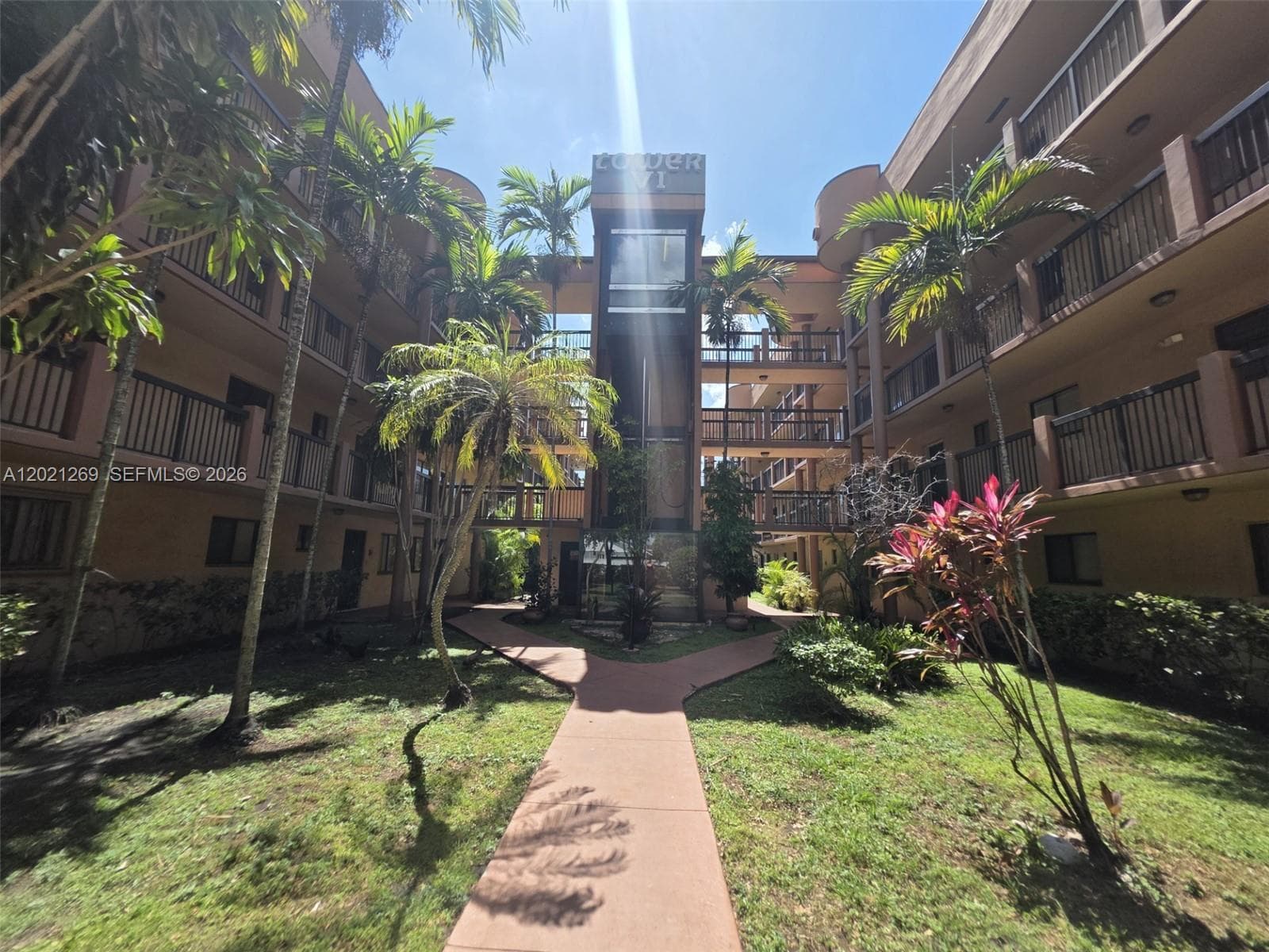 5560 W 21st Ct # 308, Hialeah, FL 33016 — zdjęcie 2