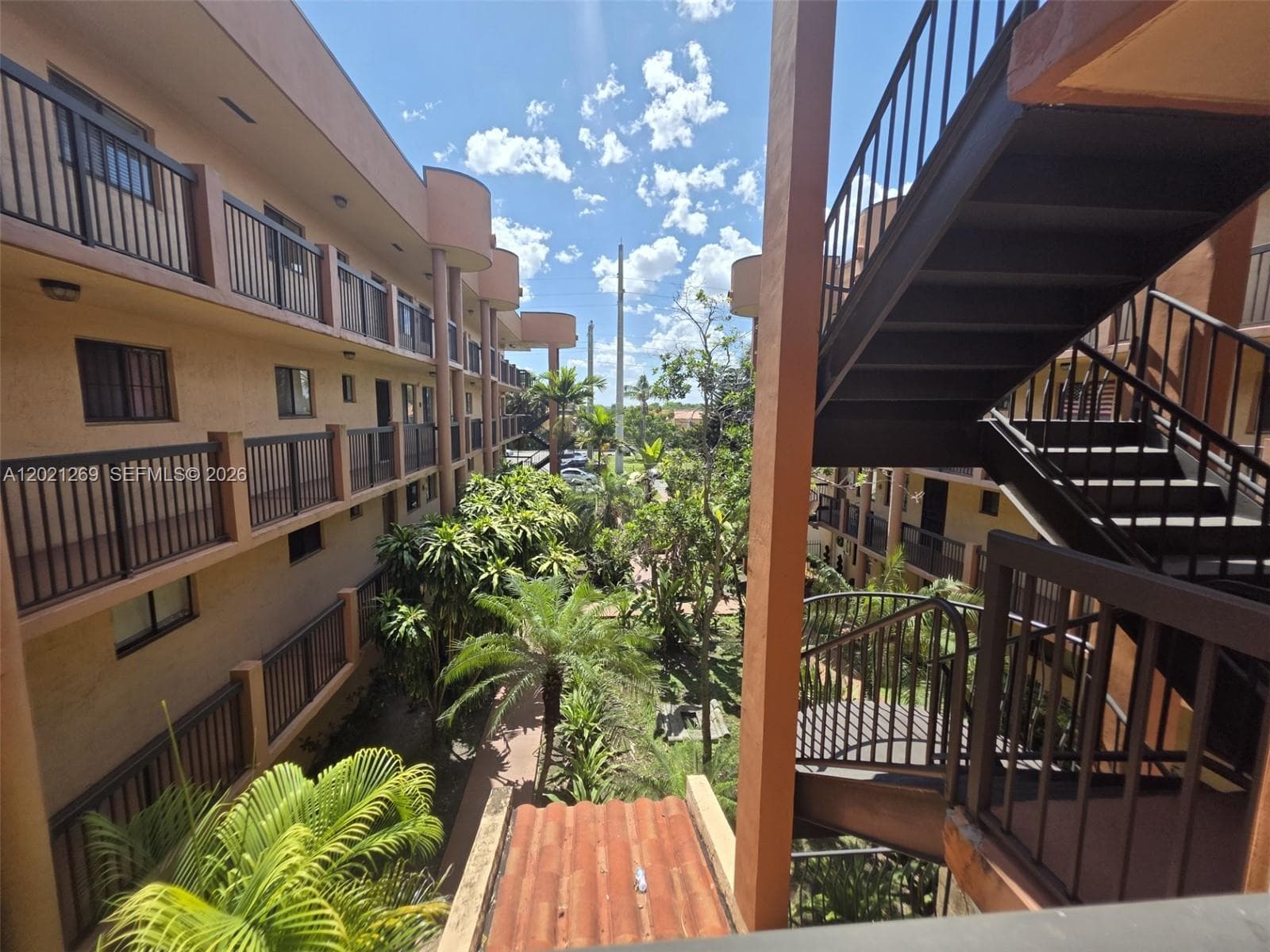 5560 W 21st Ct # 308, Hialeah, FL 33016 — zdjęcie 4
