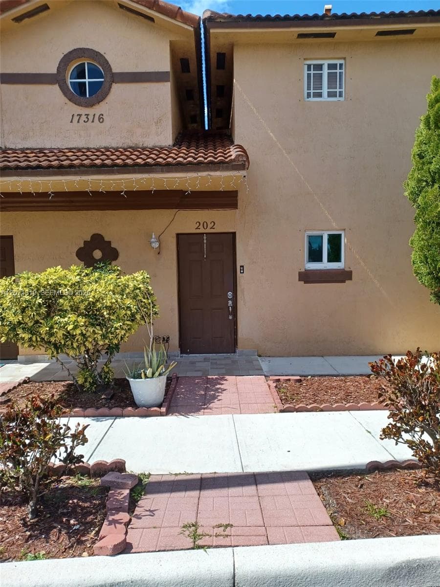 17316 NW 74th Ave # 202, Hialeah, FL 33015 — zdjęcie 2