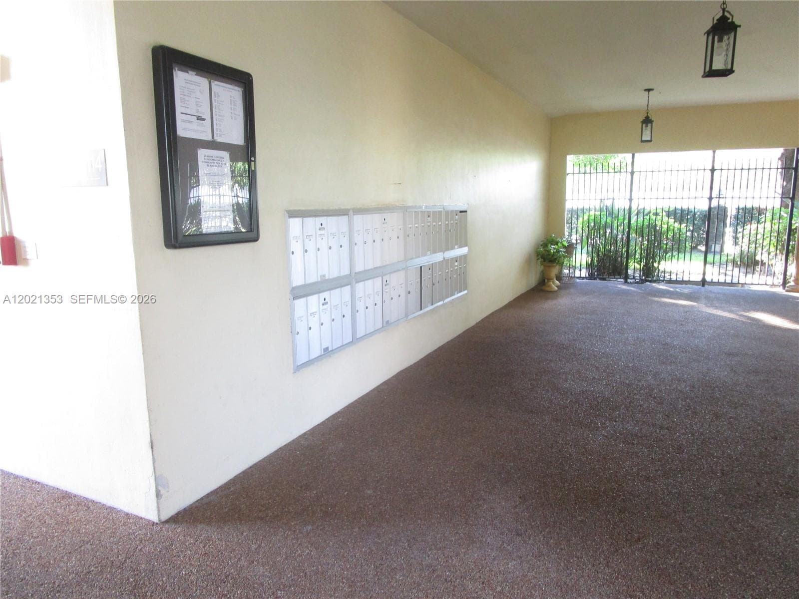 5111 W OAKLAND PARK BLVD # 301, Lauderdale Lakes, FL 33313 — zdjęcie 2