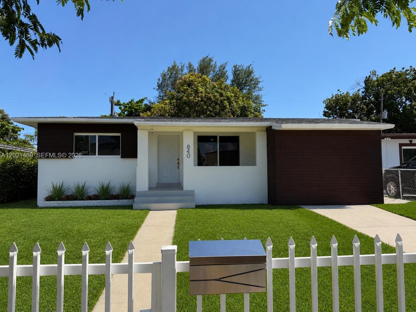 840 NW 67th St, Miami, FL 33150 — zdjęcie 2