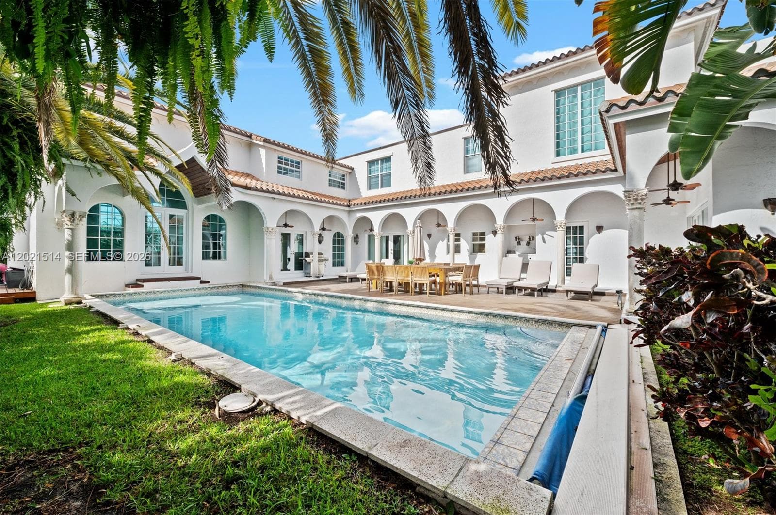 2501 Pine Tree Dr, Miami Beach, FL 33140 — zdjęcie 2