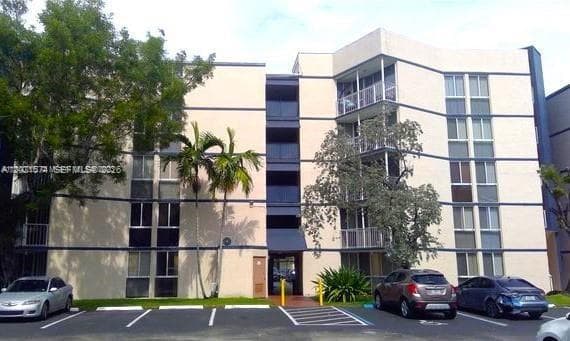 7075 NW 186th St # C207, Hialeah, FL 33015 — zdjęcie 2
