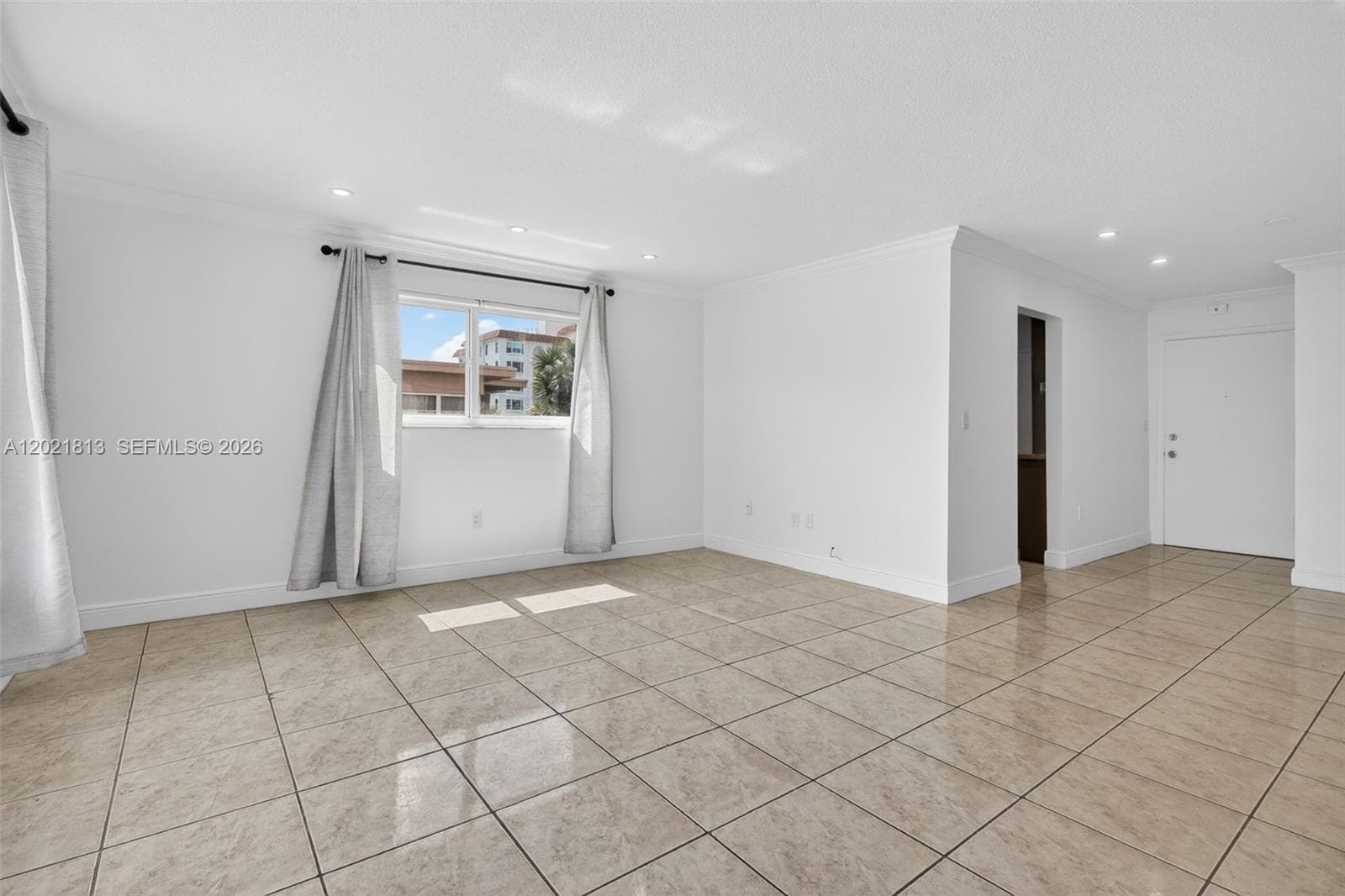 1020 94th St # 301, Bay Harbor Islands, FL 33154 — zdjęcie 3