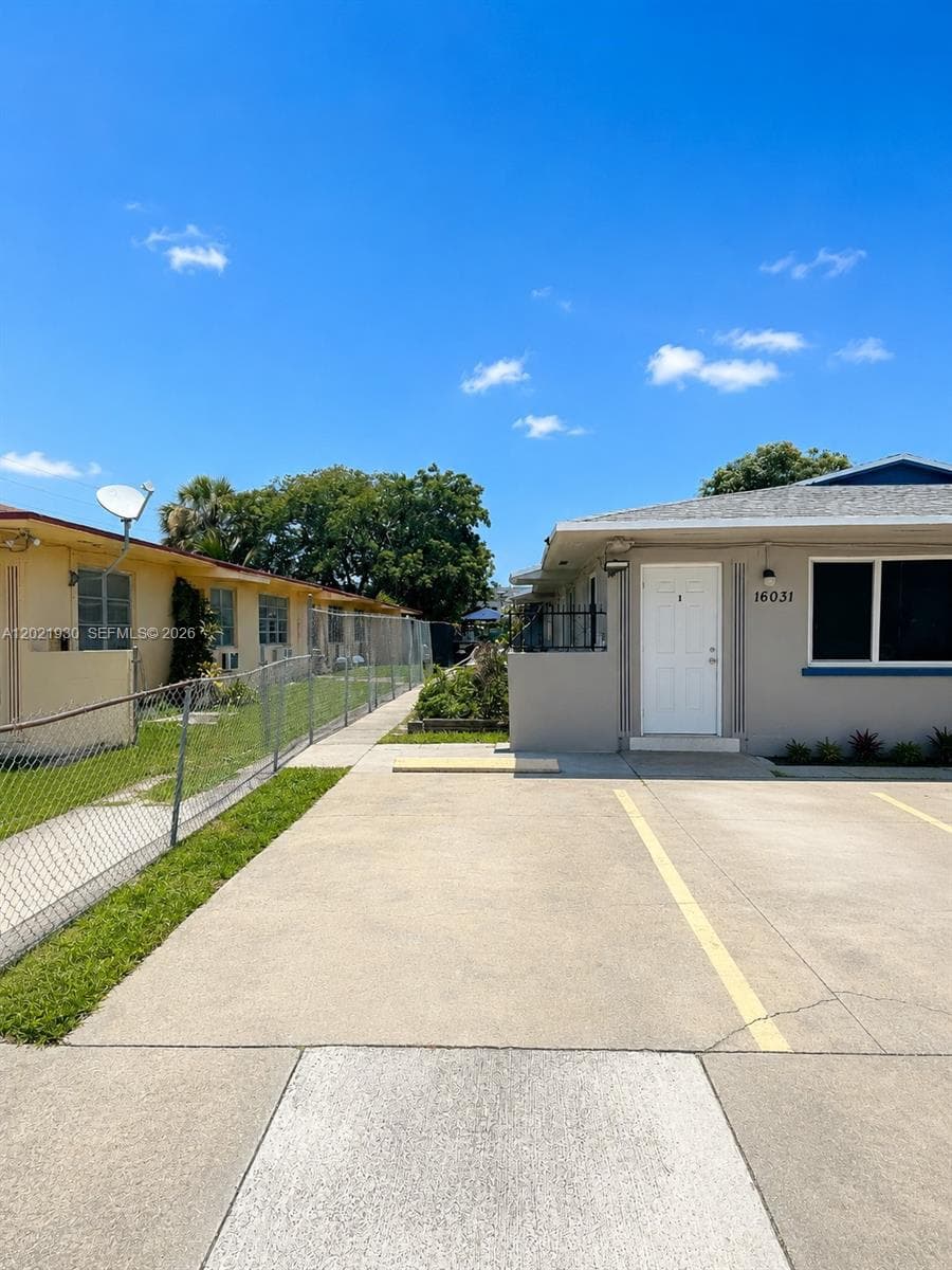 16031 NE 19th Pl, North Miami Beach, FL 33162 — zdjęcie 2