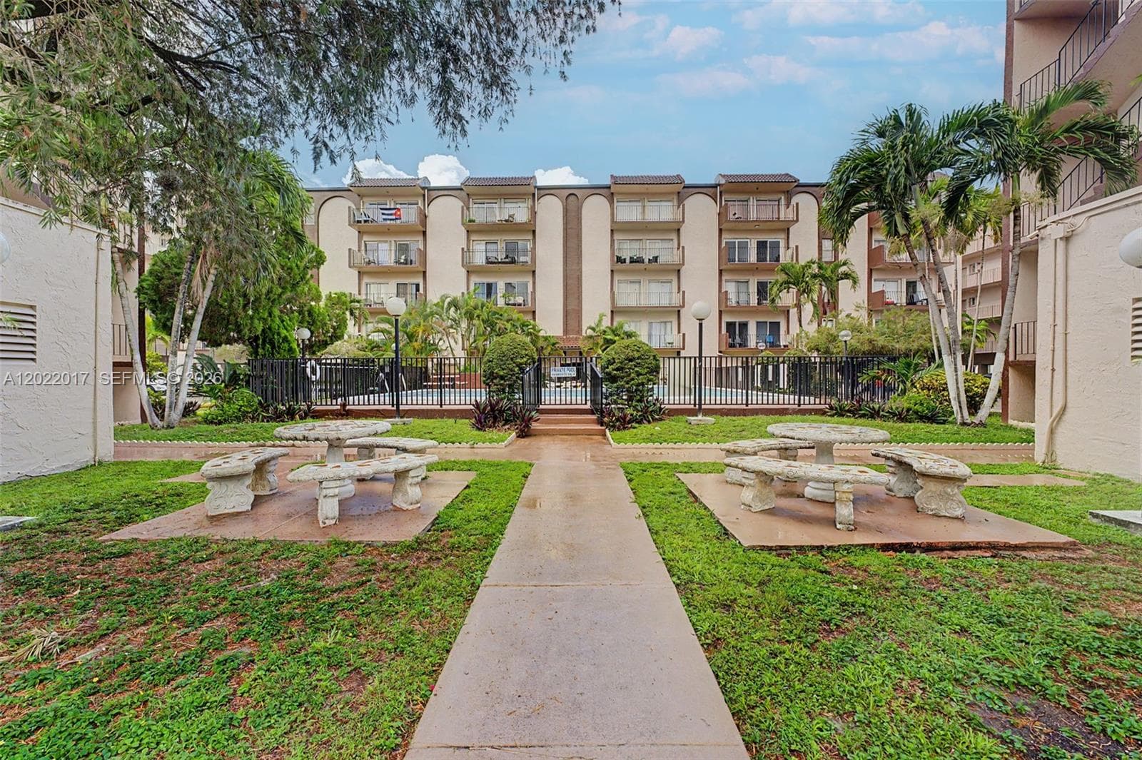 1950 W 54th St # 105, Hialeah, FL 33012 — zdjęcie 2