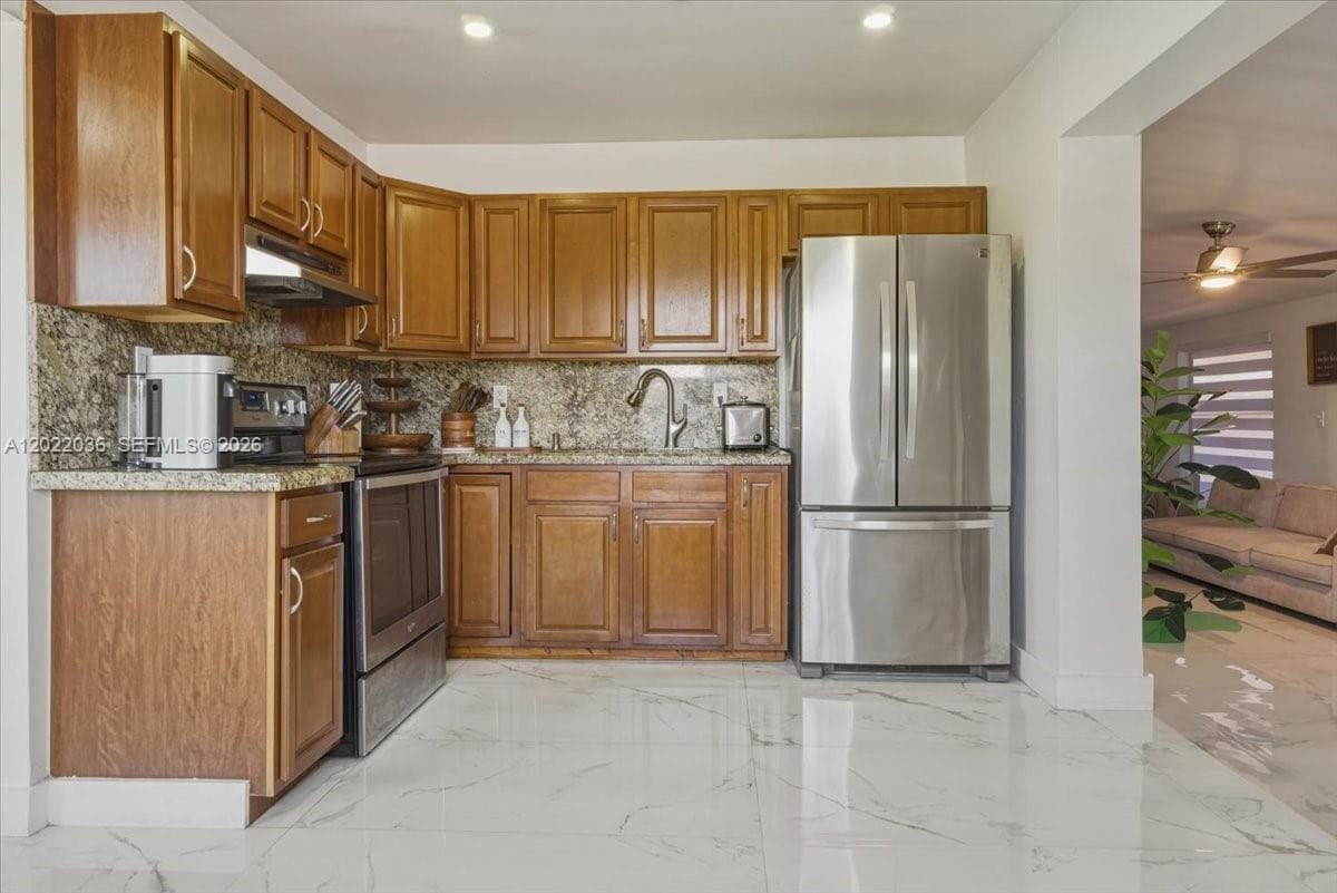 120 W 50th St, Hialeah, FL 33012 — zdjęcie 2