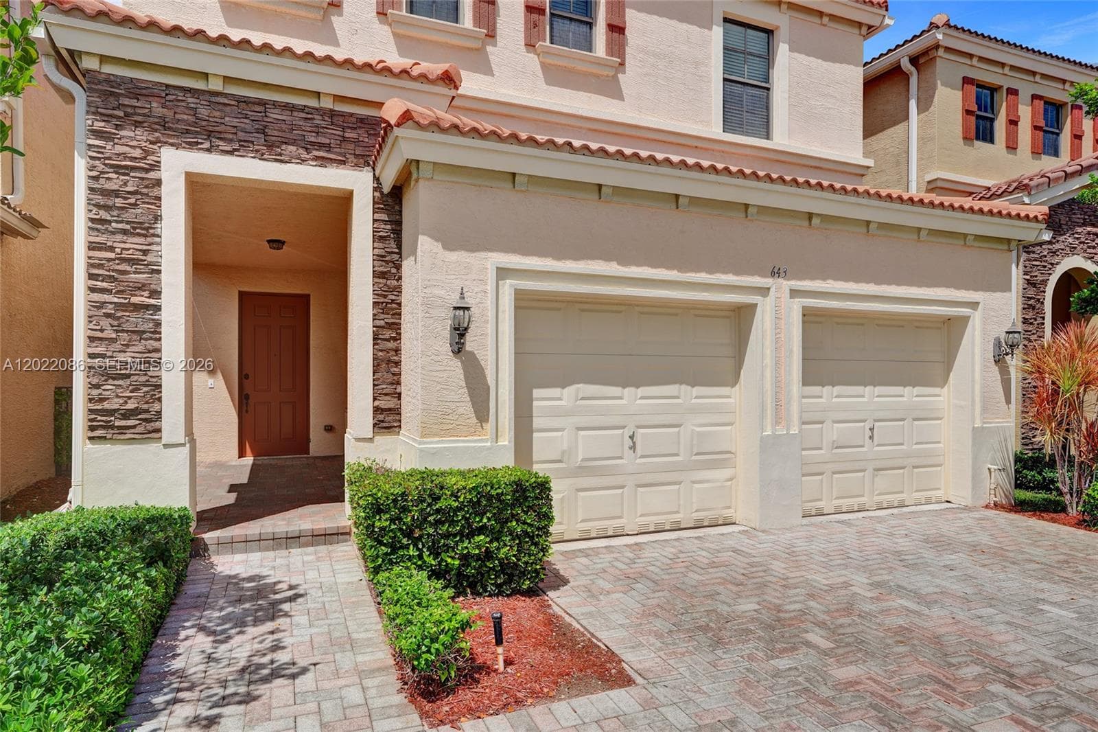 643 NE 191st Ter, Miami, FL 33179 — zdjęcie 3
