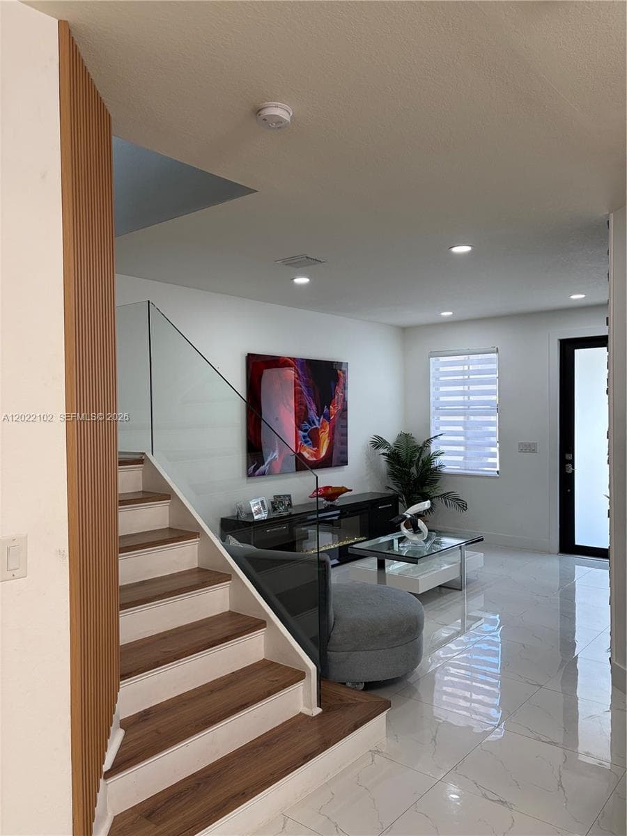 3409 W 92nd Pl, Hialeah, FL 33018 — zdjęcie 2