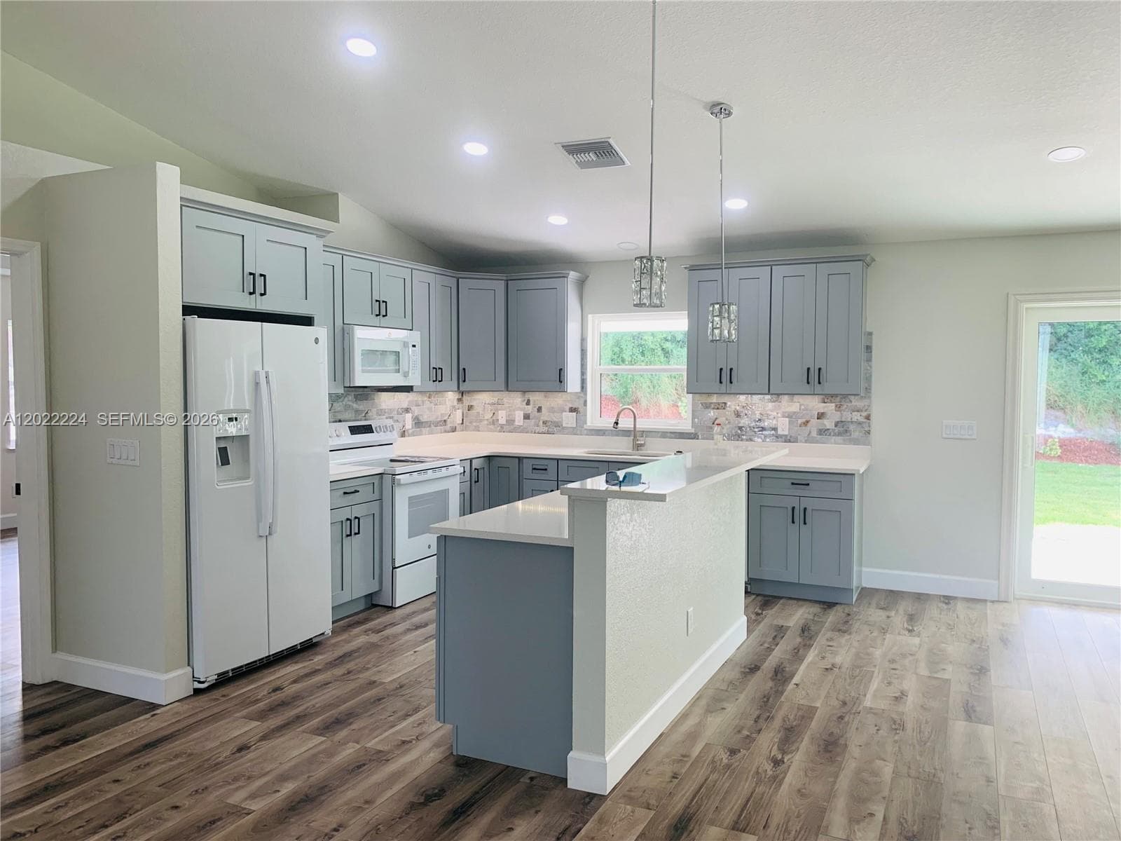 120 CLINTON AVENUE, Lake Placid, FL 33852 — zdjęcie 4