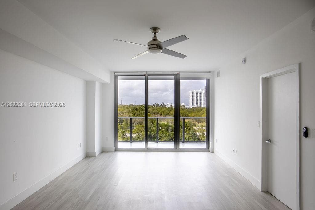 16385 N Biscayne Blvd # 403, North Miami Beach, FL 33160 — zdjęcie 3