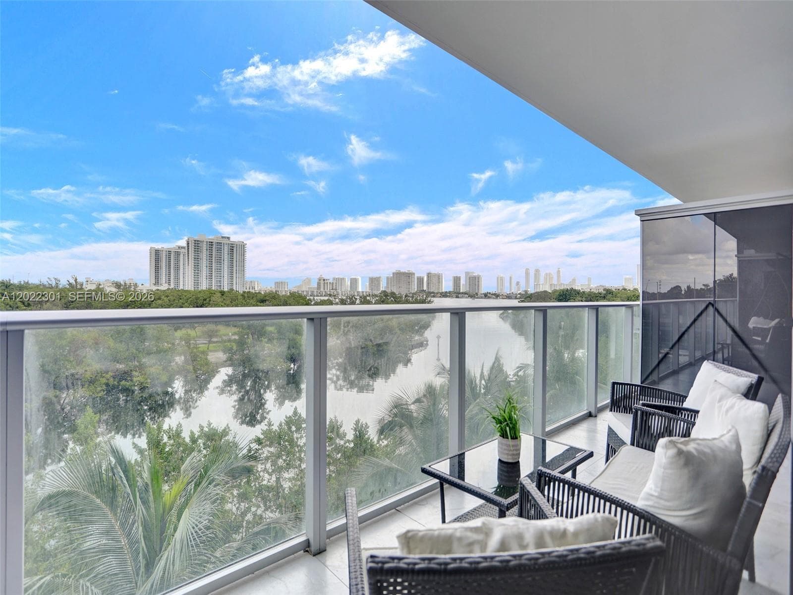 16385 N Biscayne Blvd # 403, North Miami Beach, FL 33160