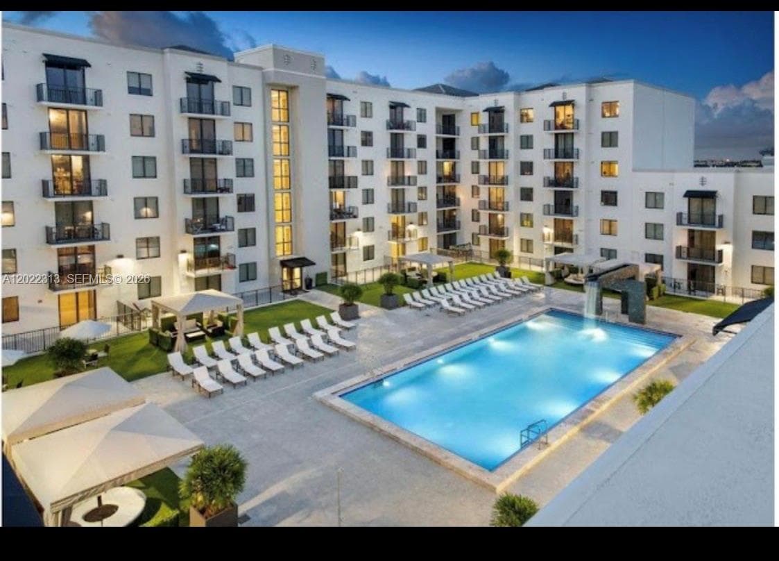 2001 Ludlam # 414, West Miami, FL 33147 — zdjęcie 2