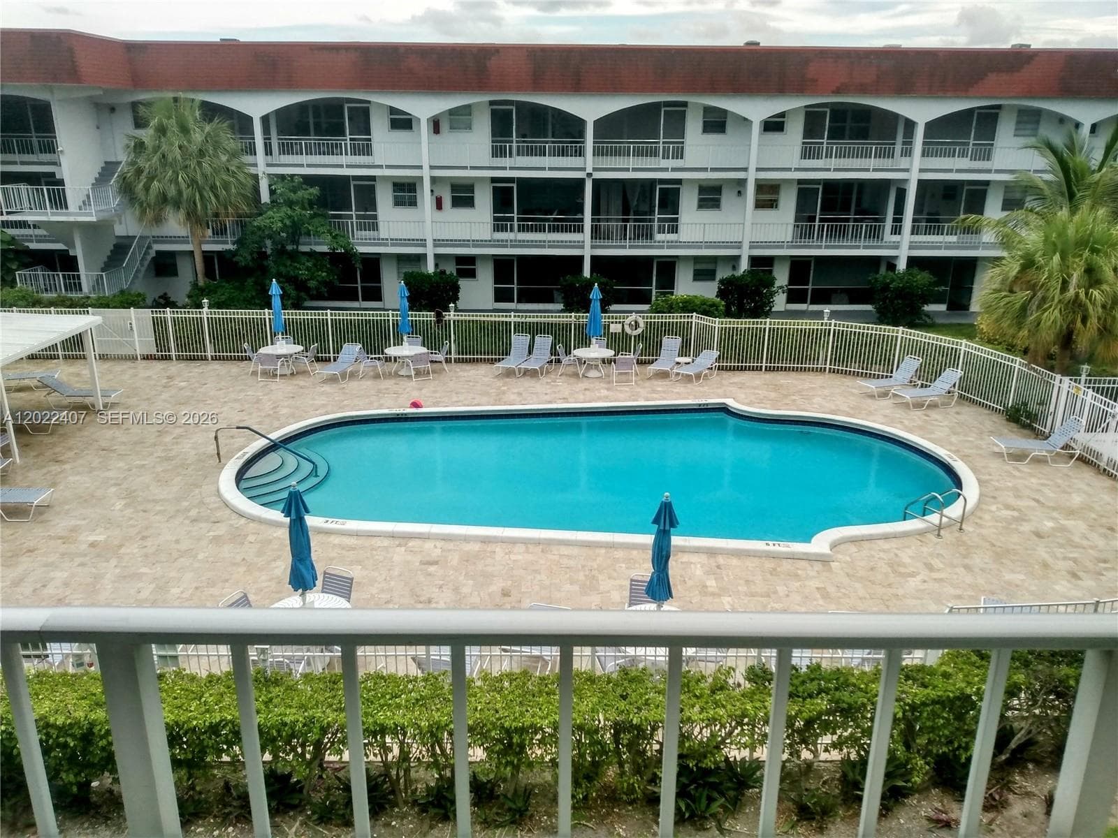 581 Blue Heron Dr # 315-B, Hallandale Beach, FL 33009 — zdjęcie 2