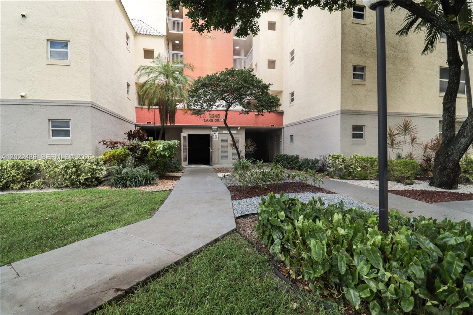 8245 Lake Dr # 308, Doral, FL 33166 — zdjęcie 2