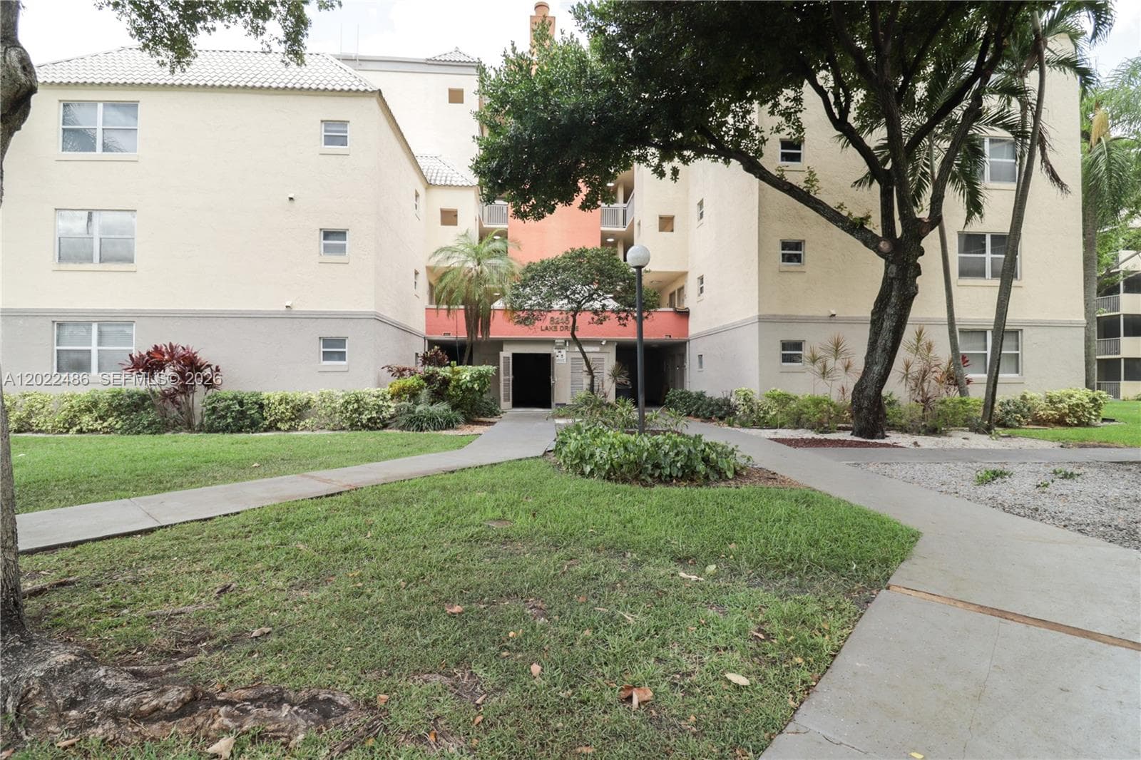 8245 Lake Dr # 308, Doral, FL 33166 — zdjęcie 3