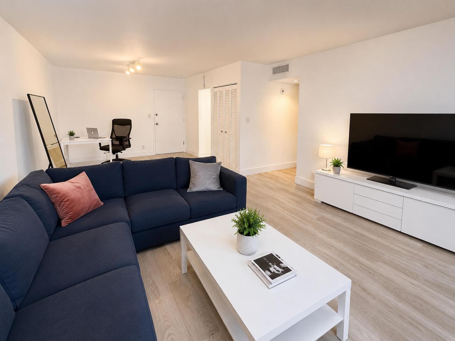 401 Golden Isles Drive # 402, Hallandale Beach, FL 33009 — zdjęcie 2