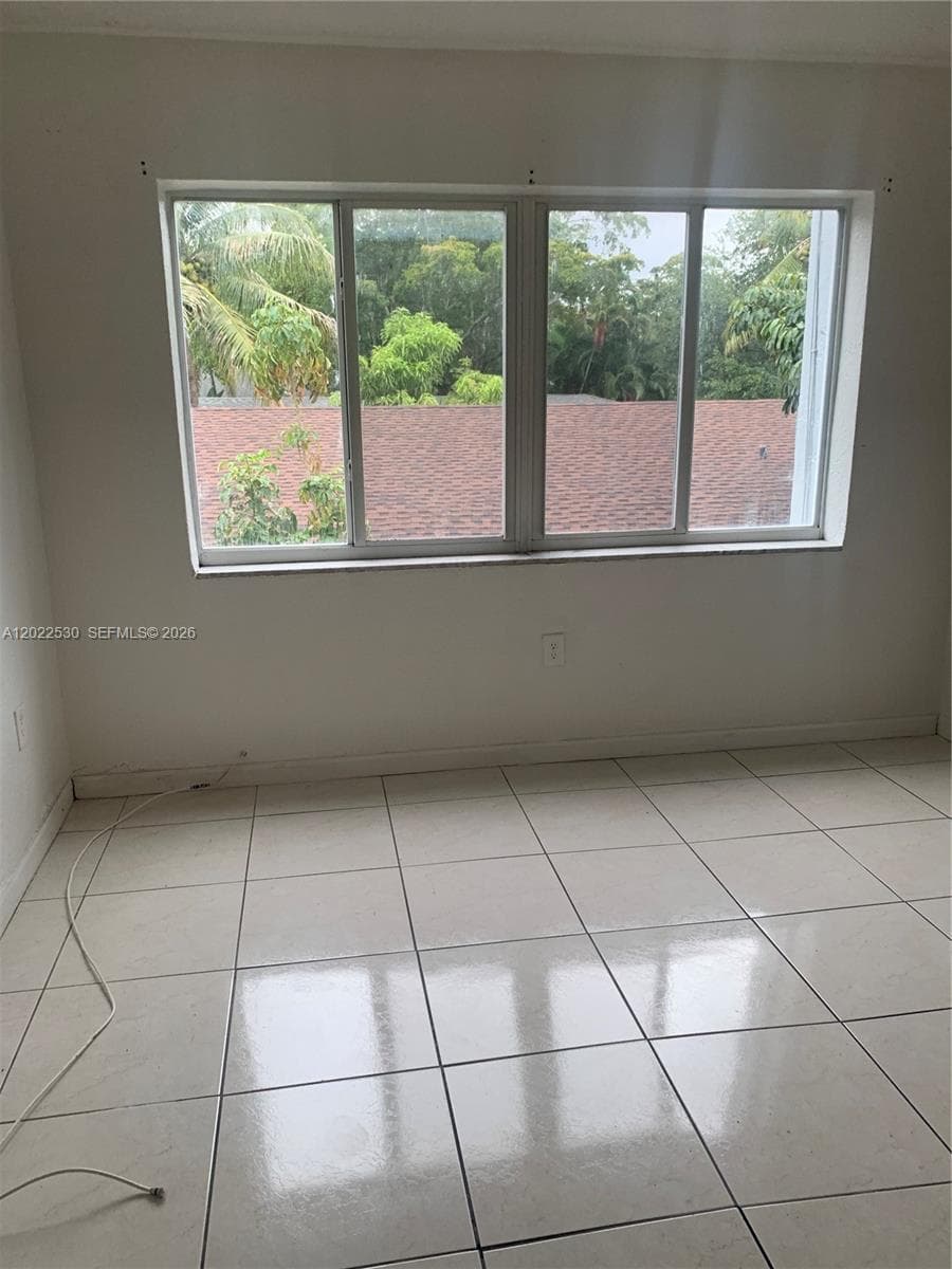 1090 NE 129th St # 202, North Miami, FL 33161 — zdjęcie 3