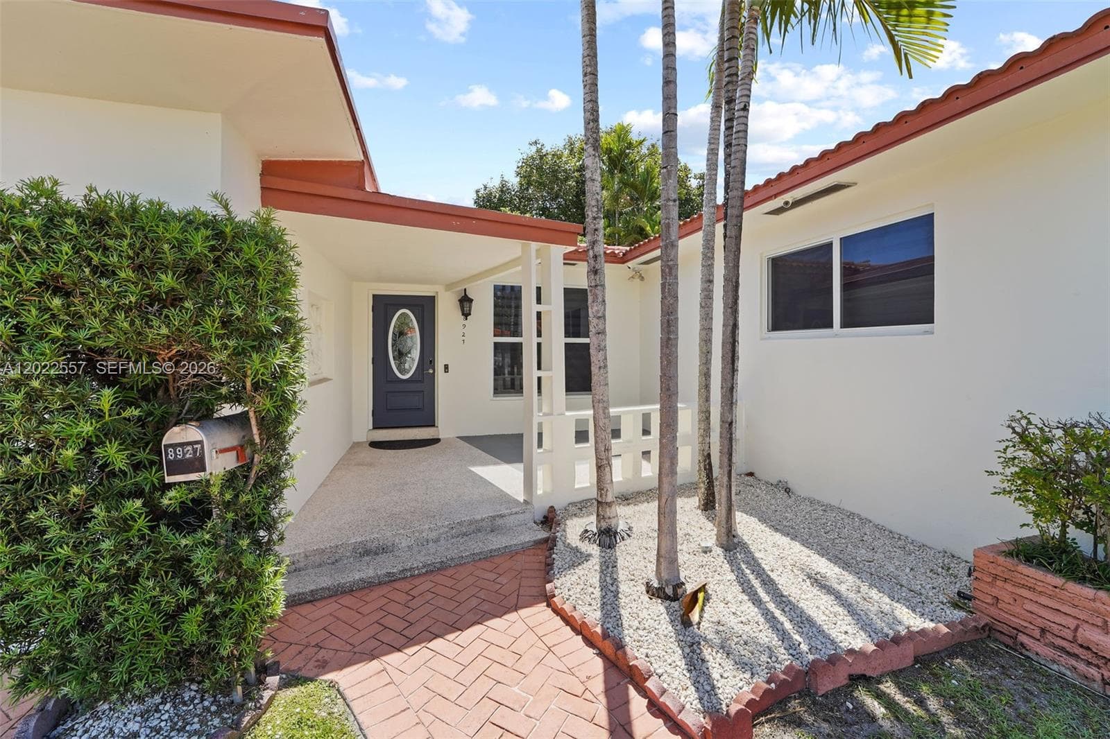 8927 Carlyle Ave, Surfside, FL 33154 — zdjęcie 2