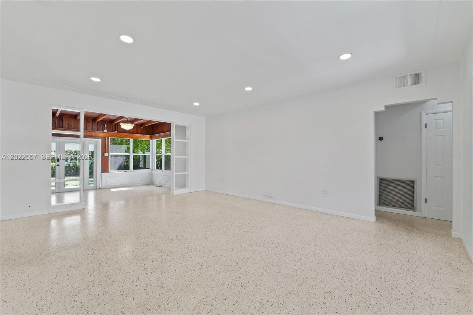 8927 Carlyle Ave, Surfside, FL 33154 — zdjęcie 3