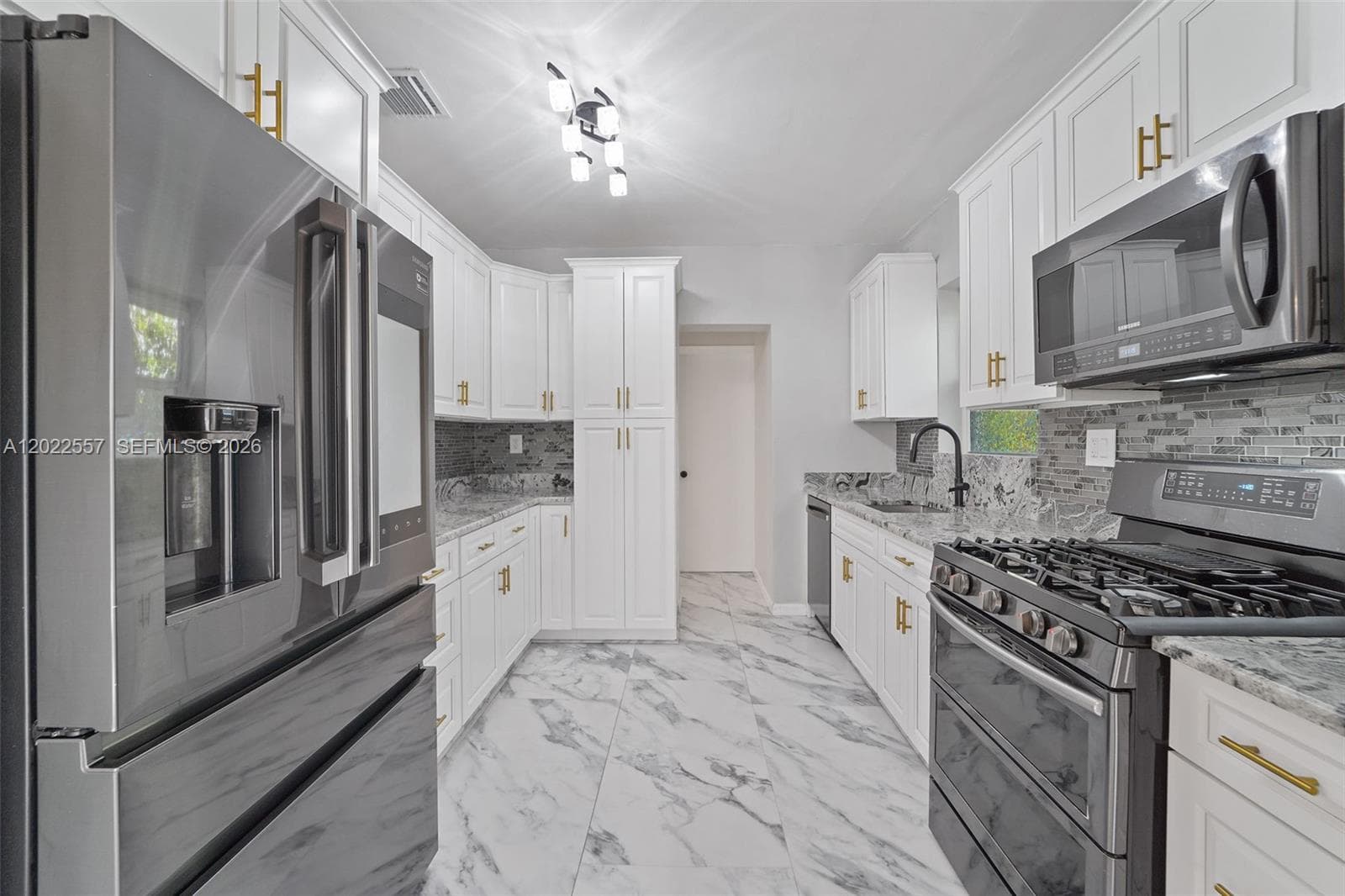 8927 Carlyle Ave, Surfside, FL 33154 — zdjęcie 5