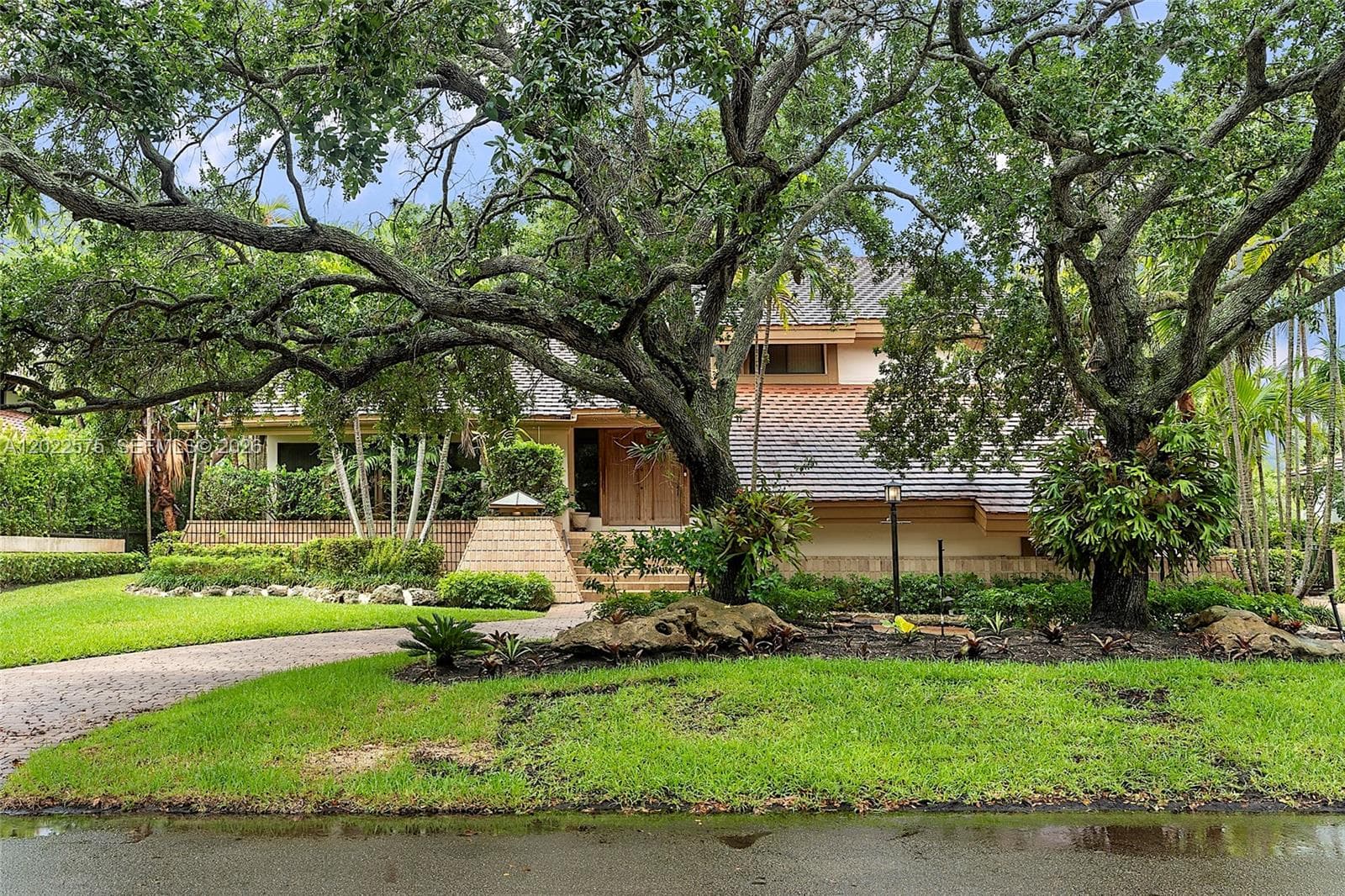 7244 E Lago Dr, Coral Gables, FL 33143 — zdjęcie 2