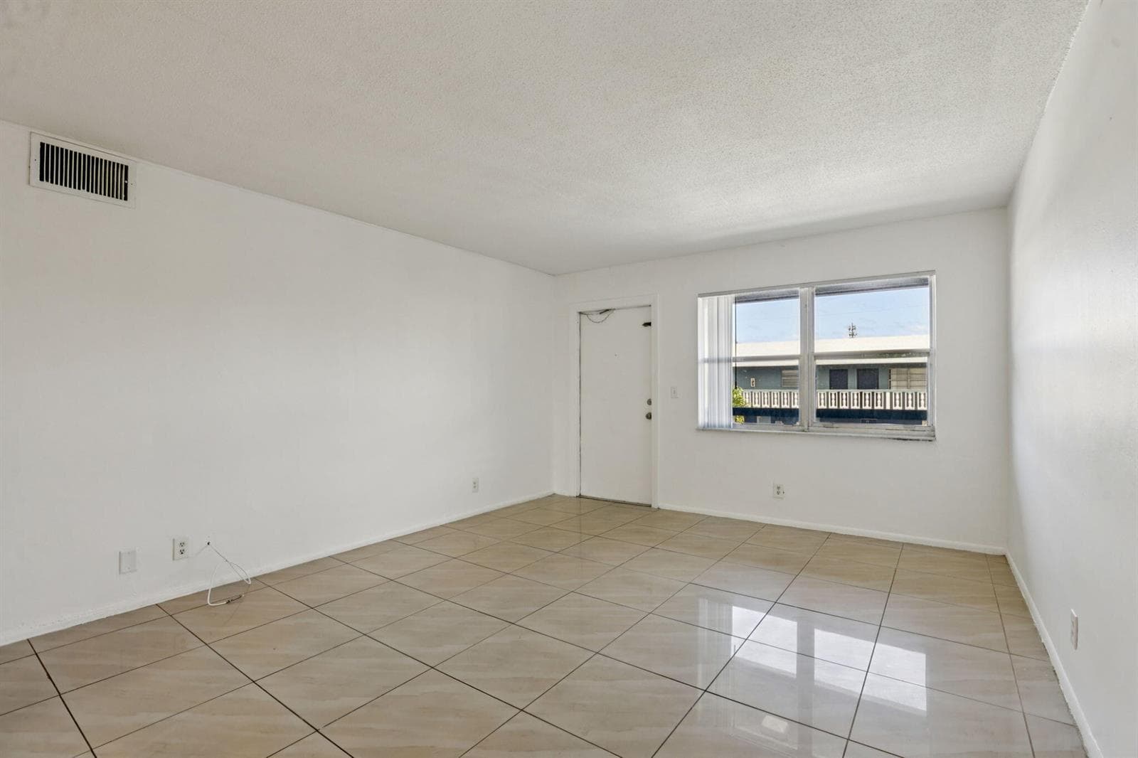 210 NE 38th Street, Oakland Park, FL 33334 — zdjęcie 2