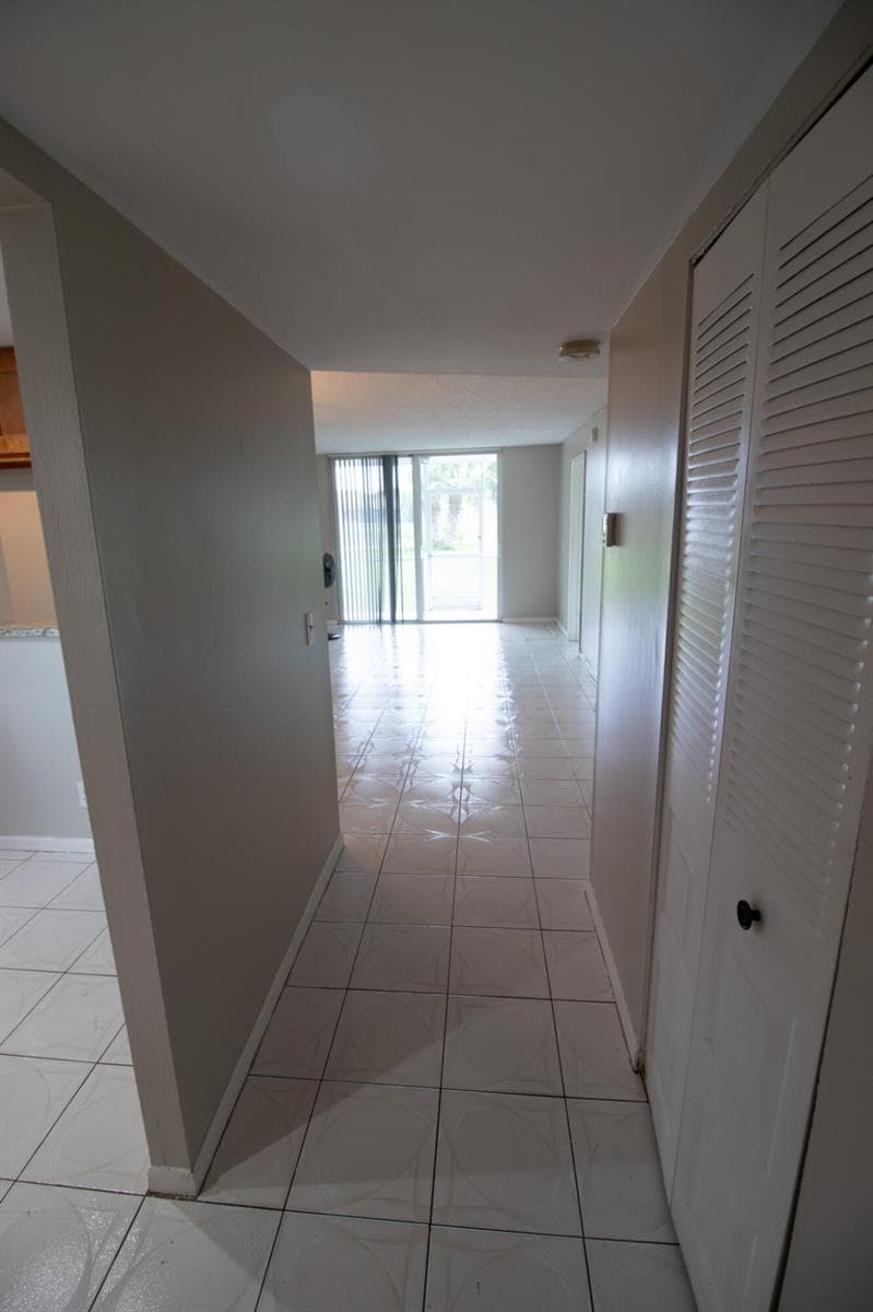 9621 Sunrise Lakes Boulevard # 102, Sunrise, FL 33322 — zdjęcie 4
