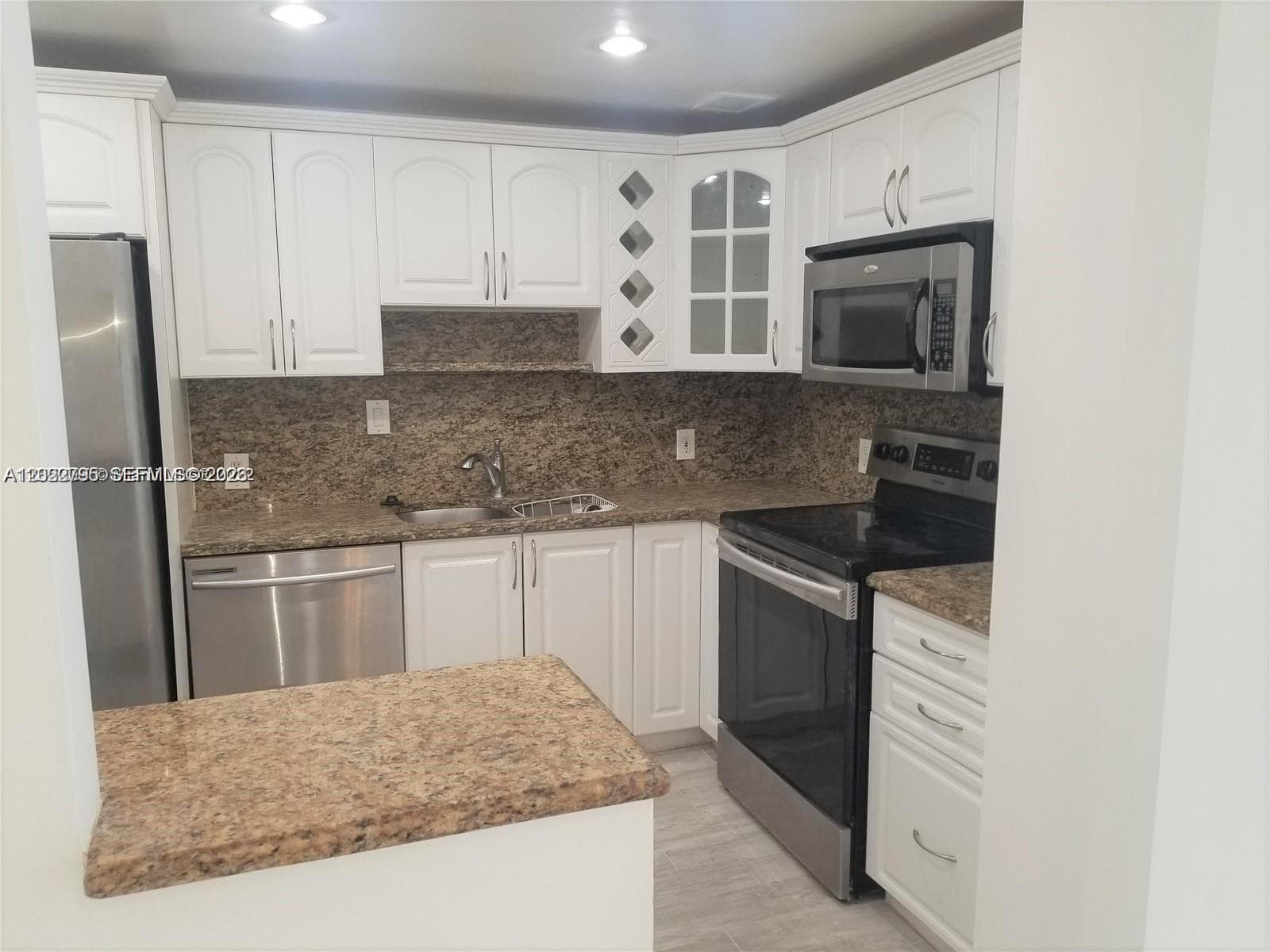 100 Bayview Dr # 208, Sunny Isles Beach, FL 33160 — zdjęcie 4
