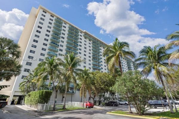 19390 Collins Ave # 817, Sunny Isles Beach, FL 33160