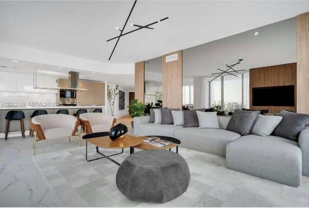 17111 Biscayne Blvd # 2209, North Miami Beach, FL 33160 — zdjęcie 2