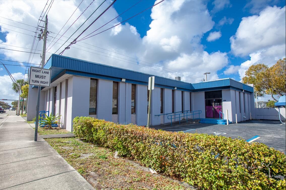 16350 NE 12th Avenue, North Miami Beach, FL 33162 — zdjęcie 3