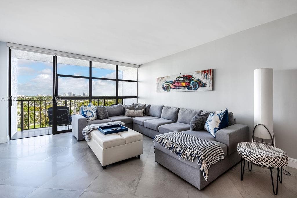 600 Parkview Dr # 829, Hallandale Beach, FL 33009 — zdjęcie 2