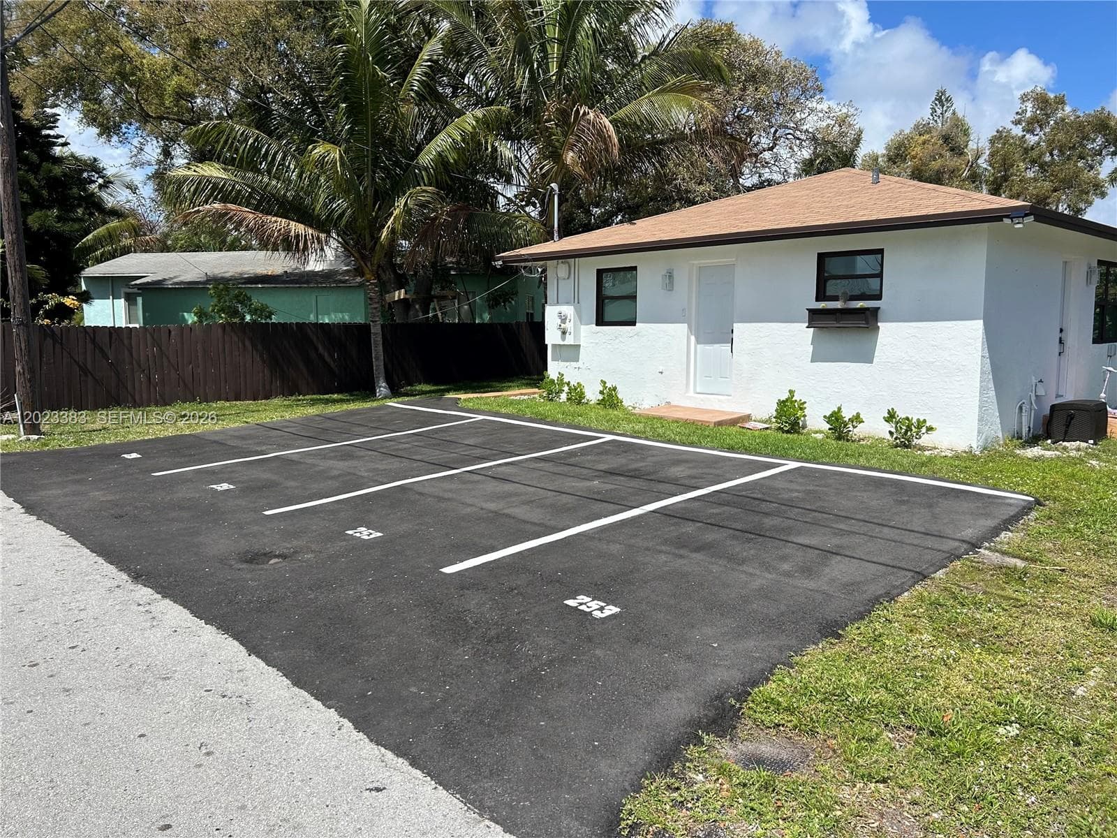 251-253 SW 11th St, Dania Beach, FL 33004 — zdjęcie 2