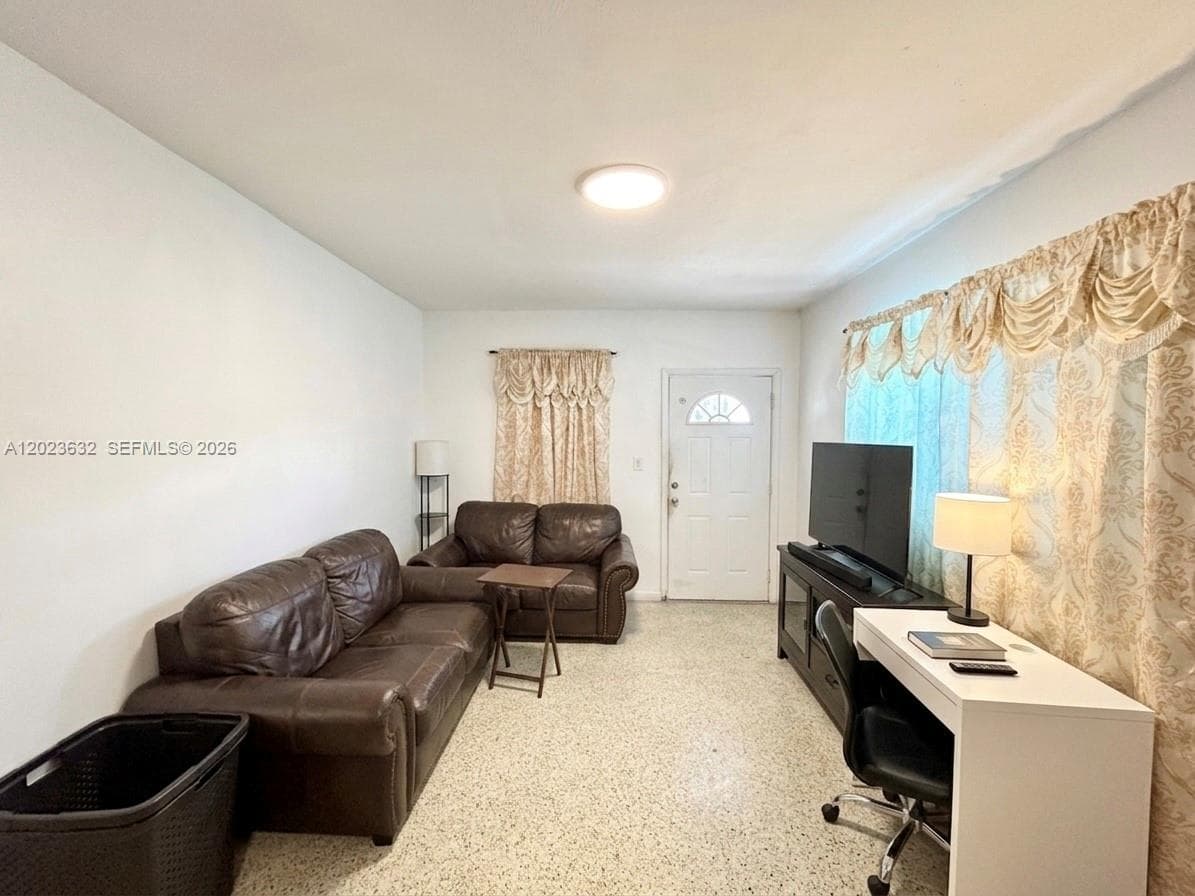 130 NW 16th Ave, Miami, FL 33125 — zdjęcie 4