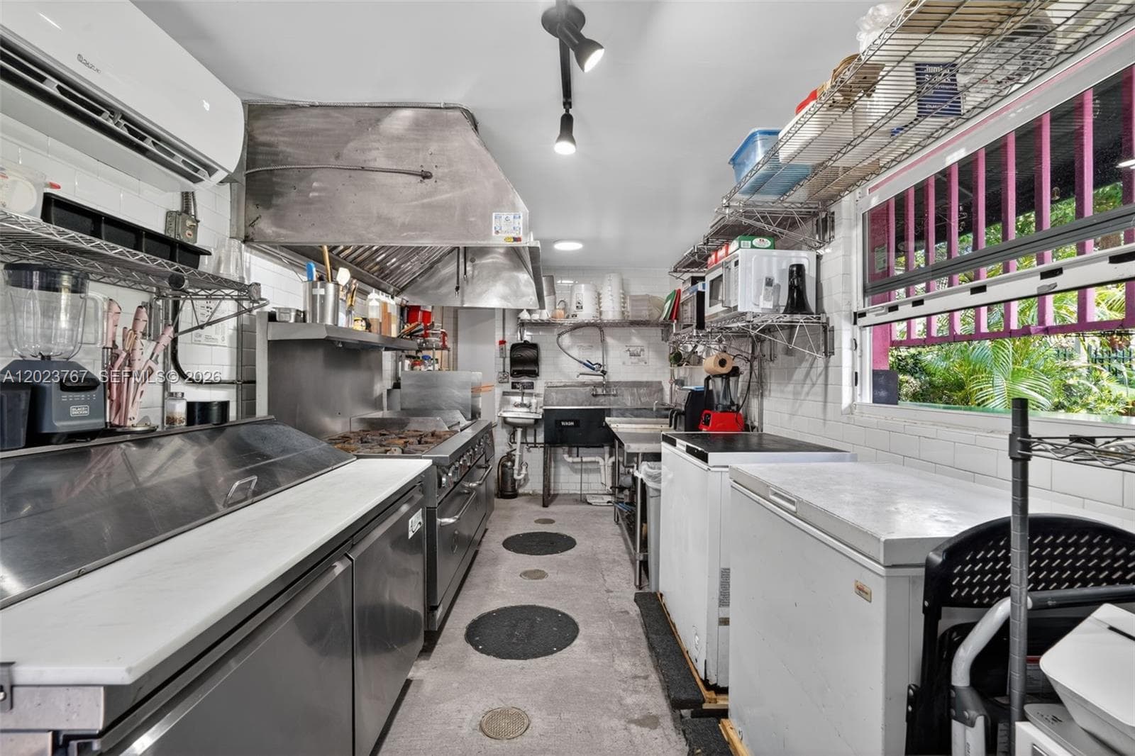 Turnkey Outdoor Beer Garden & Culinary Venue, Miami FL 33138 — zdjęcie 3