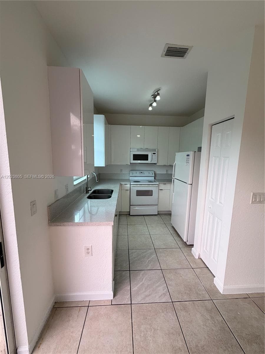 607 NE 21st Ter, Homestead, FL 33033 — zdjęcie 5